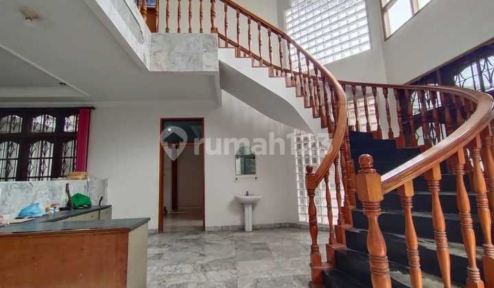 Dijual Rumah 6 Kamar Di Gatsu Tengah En