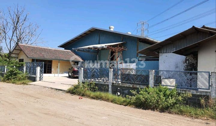Gudang Kawasan Industri Terboyo Siap Pakai Hadap Tenggara.