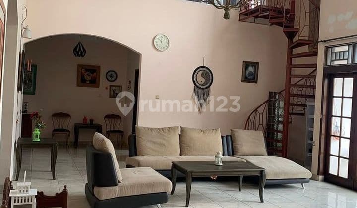 Jarang ada di jual rumah dengan arsitek Swedia di Perumahan Cipinang Indah 2 Jakarta Timur