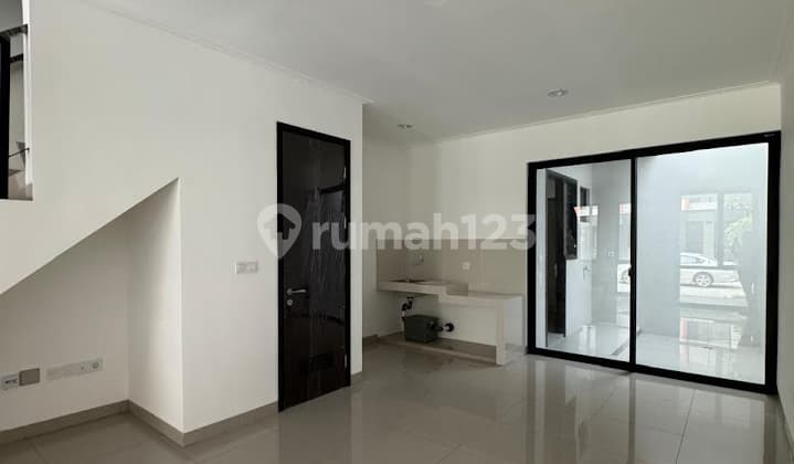Disewakan Rumah 4.5X12.5 Pik 2 Milenial 2 Lantai Unfurnished Kosongan