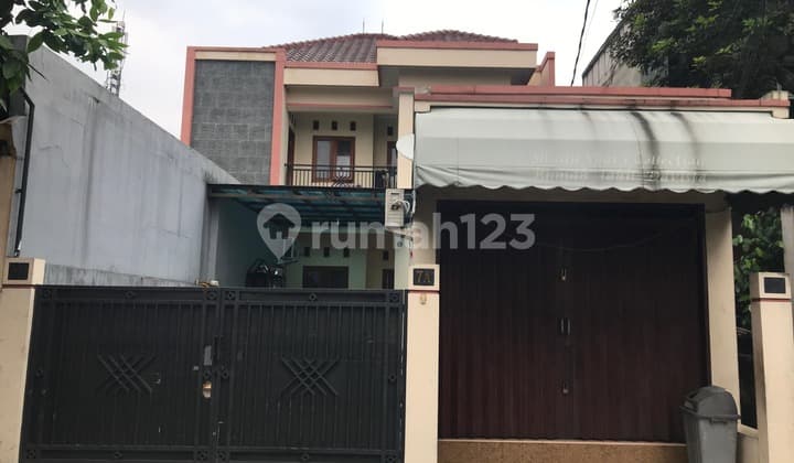 Rumah Dua Lantai di Tangerang, Banten