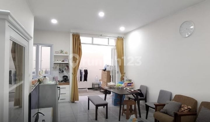Dijual Rumah Siap Huni di Sommerville, Tki V