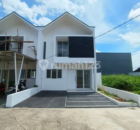 Rumah 2 Lantai Bebas Banjir Letak Strategis Dekat Tol Jati Asih