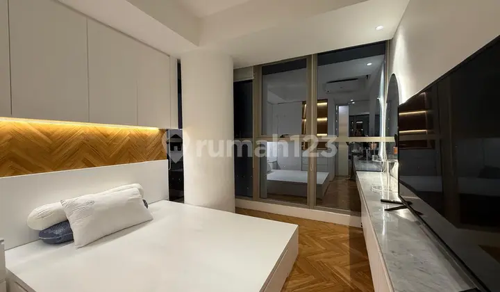 For Rent: Gold Coast 2-Bedroom Apartment