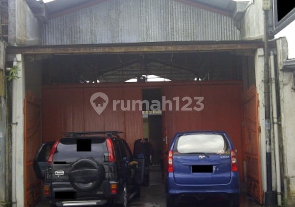 Shop House and Production Space in Magelang City Near the Market