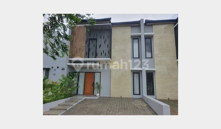 Rumah Siap Huni Dekat Stasiun Cibinong, 2 Lantai Fasad Modern