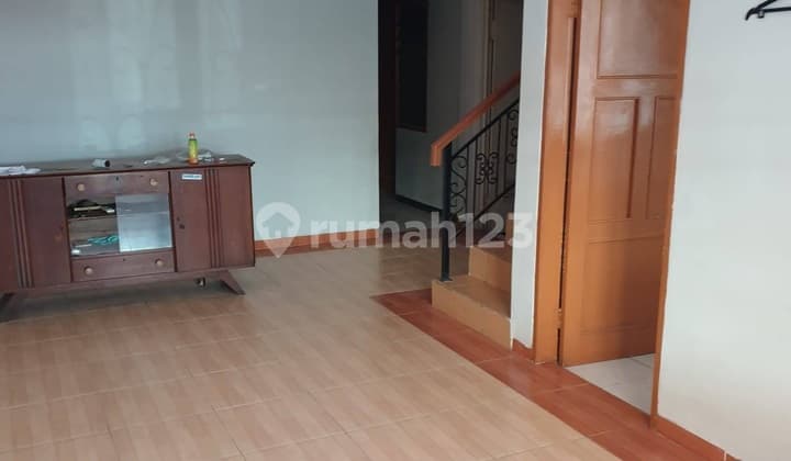 Dijual Rumah Dalam Perumahan Lokasi Strategis Dekat dengan Mall