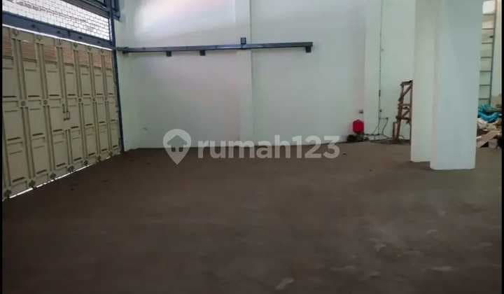 Warehouse for Rent, Roadside Location, Ready for Business Use.