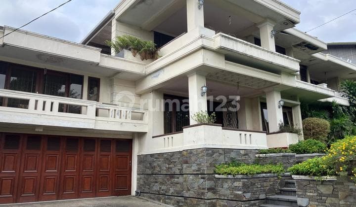 Rumah Besar Luas di Terusan Sutami Bandung