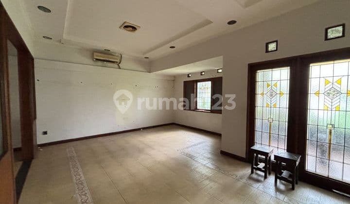 Rumah Art Deco untuk Usaha Cafe Resto Jalan Banteng