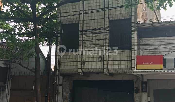Ruko Strategis Tengah Kota di Kebon Jati