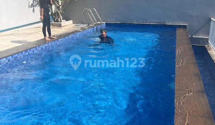 Rumah Setiabudi Regency ada Kolam Renang