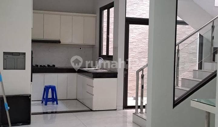 Jual Sewa Rumah Usaha Strategis Sayap Sudirman