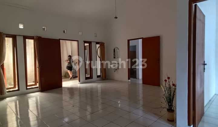 For Sale or Rent Comfortable House in Beautiful Holis Indah 2 Park