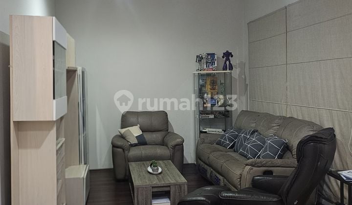 Rumah Cakep Rapih di Green Lake City 2 Lantai Semi Furnish