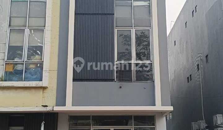 RUKO GLAZE DI GADING SERPONG 3 LANTAI RAPIH BERSIH SIAP PAKAI