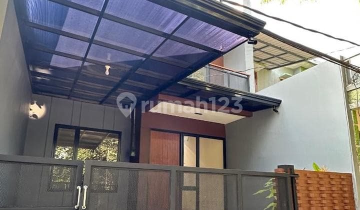 Beautiful Design 2-Story House Tidy Good Location in BSD Kencana Loka
