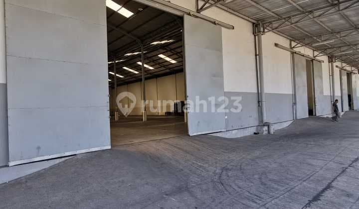 Good Warehouse With 3600 M² Area On Narogong Main Road. Bekasi