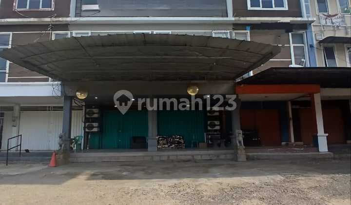 Ruko Besar Full-Furnished di Pekayon. Bekasi Selatan