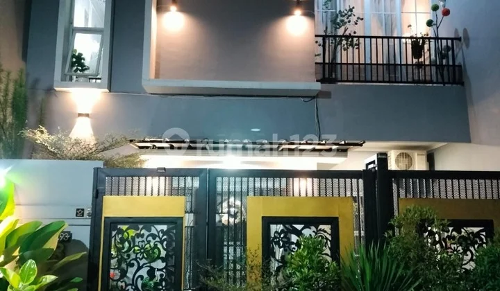 Rumah Cantik Semi-Furnished di Jatimakmur. Kota Bekasi