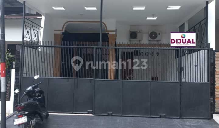 Rumah Modern Siap Huni di Komp Eksklusif Duren Sawit, Jakarta
