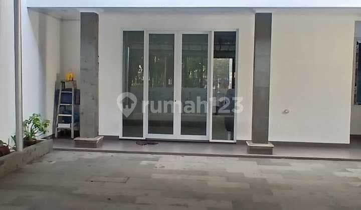 Rumah Baru Selesai Renovasi Total Gazebo di Duren Sawit. Jakarta