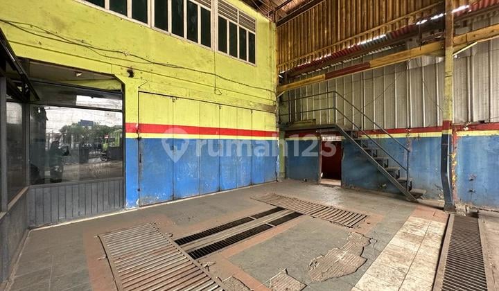 Gudang Bebas Banjir di Pinggir Jalan Utama Siliwangi. Kota Bekasi