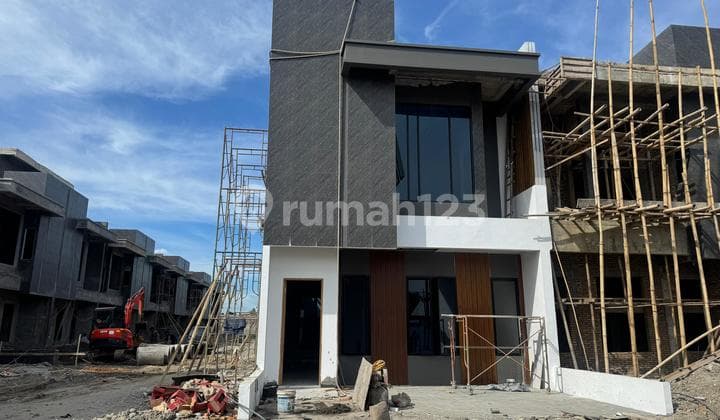 Villa Mewah Komplek Cemara Park Palace Jalan Pendidikan Medan