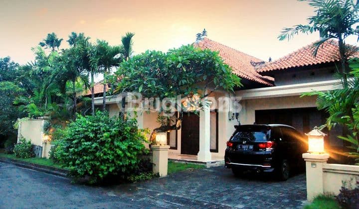 Villa Cantik One Gate System Lokasi Komplek Perumahan Premium 5 Menit ke Jalan Tol 15 Menit ke Airport SHM - SHM Rumah