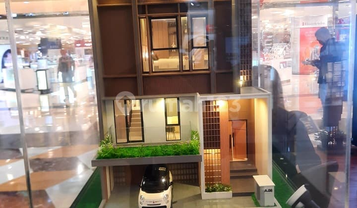 Rumah 3 Lantai Di Kawasan Puri Jakarta Barat Akses Tol Meruya