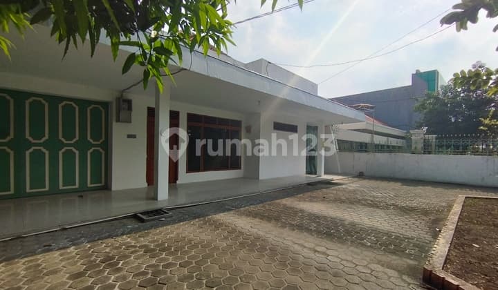 Disewakan Ruang Usaha atau Rumah di Jalan Kartini Cirebon