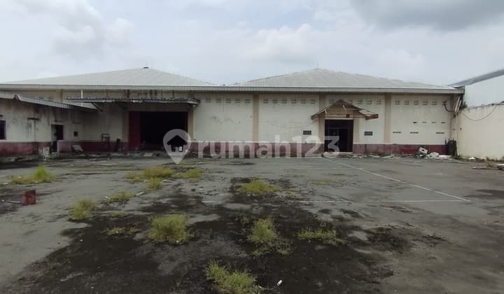 Disewakan Gudang dengan Parkiran Luas di Kota Cirebon