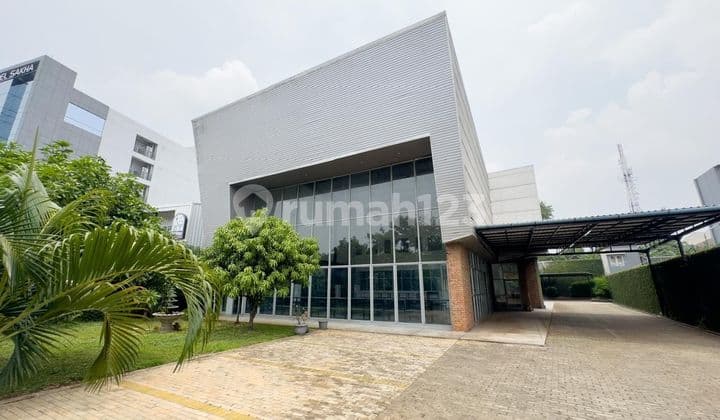 Office Building on Boulevard Summarecon Serpong Street