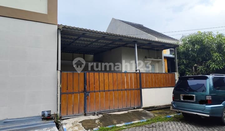 Beautiful Ready-to-Live Strategic Home at Griya Kebraon Surabaya