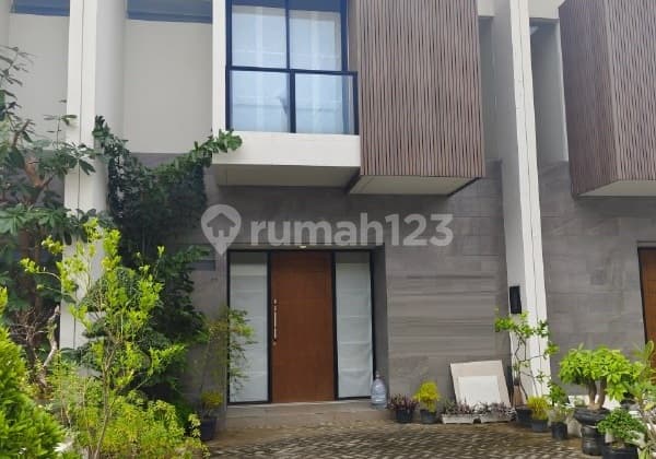 Turun Harga ! Rumah 2 Lantai Bagus Central Park Juanda Sidoarjo
