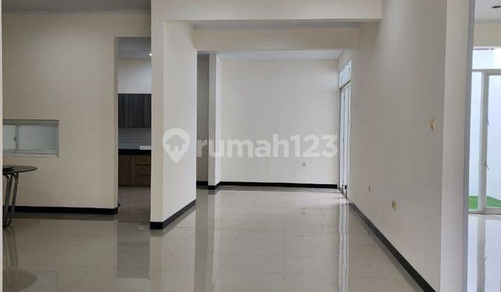 RUMAH MODERN MINIMALIS TKI 5 SOMMERVILE