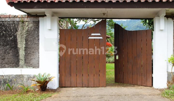 Villa Lokasi Strategis dan Bagus di Cisarua Puncak Bogor