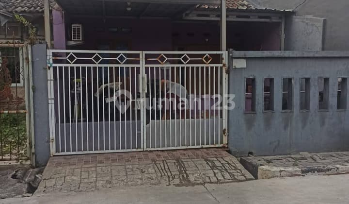 Rumah Murah 1 Lt di Belakang Kolam Renang Taman Harapan Baru