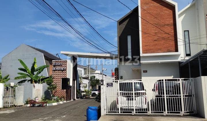Rumah Minimalis Modern 2 Lt Furnished di Jatiwaringin Bekasi