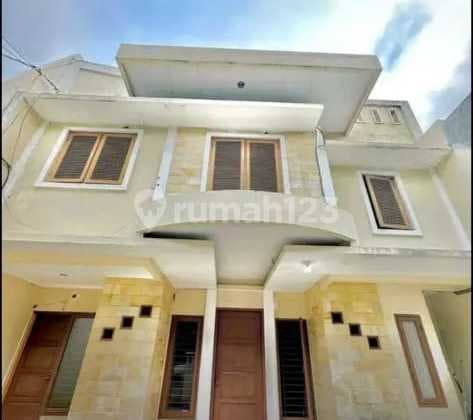 Rumah 2 Lt Siap Huni dekat Stasiun KRL Tebet Jakarta Selatan