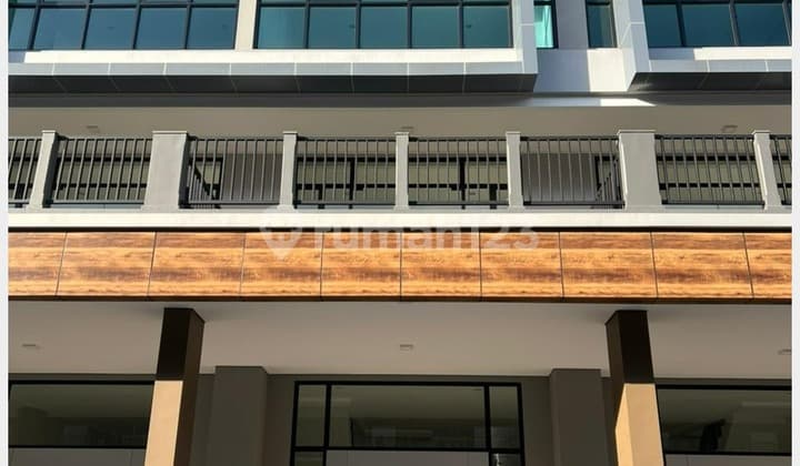 Ruko Lokasi Strategis di Komplek Ruko Crystal Summarecon Bekasi