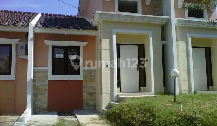 Rumah lokasi Jalan Utama di Lembah Hijau, Lippo Cikarang