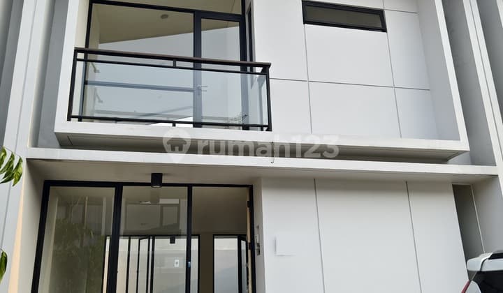 Rumah Bagus 2,5 Lantai Disewakan Lokasi Cendana Cove Karawaci