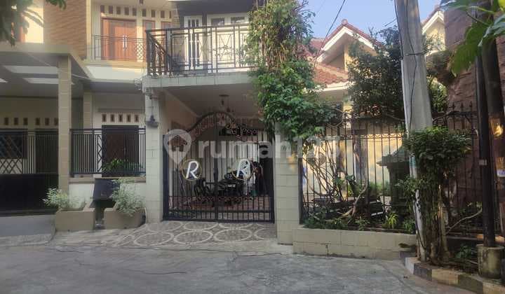 Rumah Mewah Semi Furnished di Perumahan Permata Harapan Baru (018)