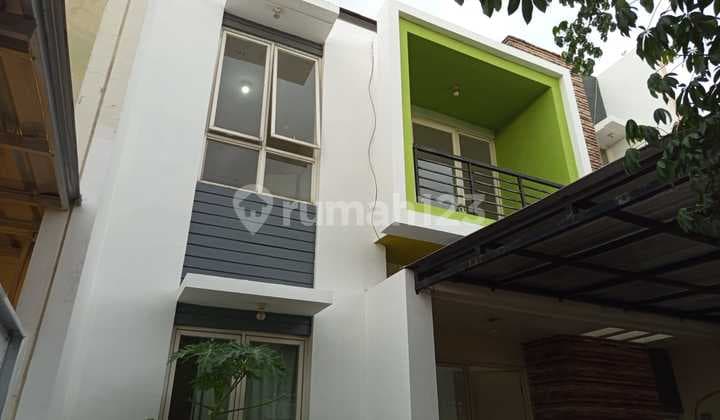 Dijual Rumah 2 Lantai dengan Lingkungan yang Aman dan Nyaman di Cluster Ifolia. 032