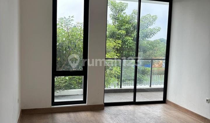 Disewakan Rumah 2 Lantai dengan Fasilitas yang Cukup Memadai di Cluster Jura. Cakung, Jakarta Timur, 015