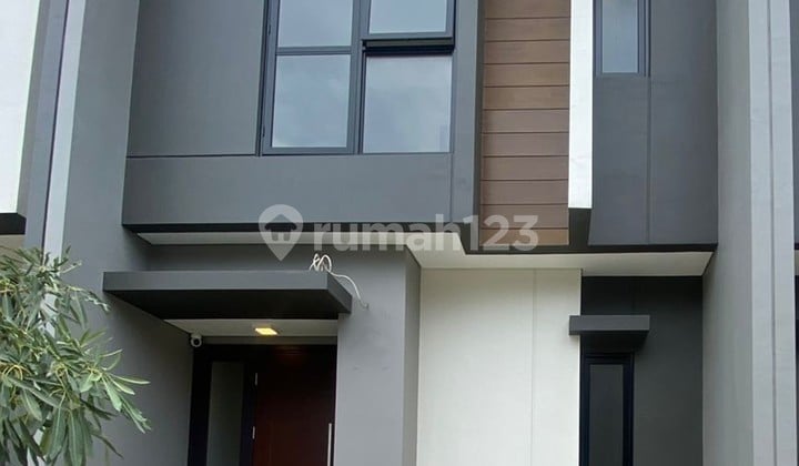 Sewa Murah Rumah 2 Lantai Lebar 5 Cluster Regia, Summarecon Crown Gading, Bekasi, 018