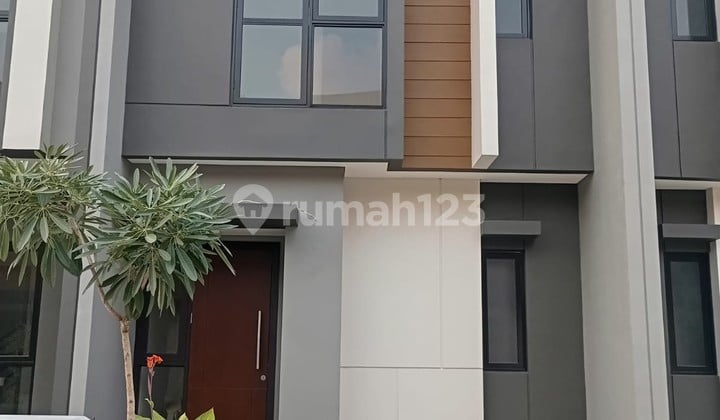 Rumah Cantik Siap Huni di Cluster Regia, Summarecon Crown Gading. (029)