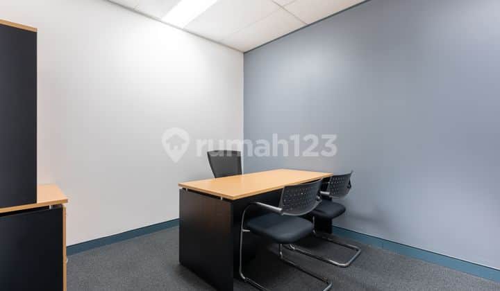 Ruang kantor pribadi berlayanan lengkap untuk Anda dan tim di Regus Pakuwon Centre_2 Workstations Office Ruang kantor pribadi berlayanan lengkap untuk Anda dan tim di Regus Pakuwon Centre_2 Workstations Office