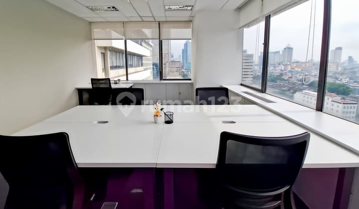 Ruang kantor profesional di HQ Menara Cakrawala dengan jangka waktu yang sepenuhnya fleksibel_3 Workstations Office